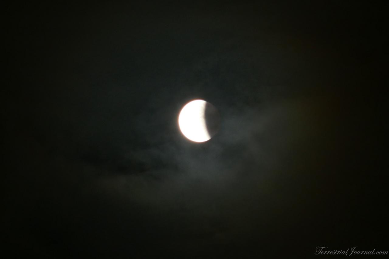 Same place same time, but with slower exposure, to capture the illuminated cloud halo around the Moon