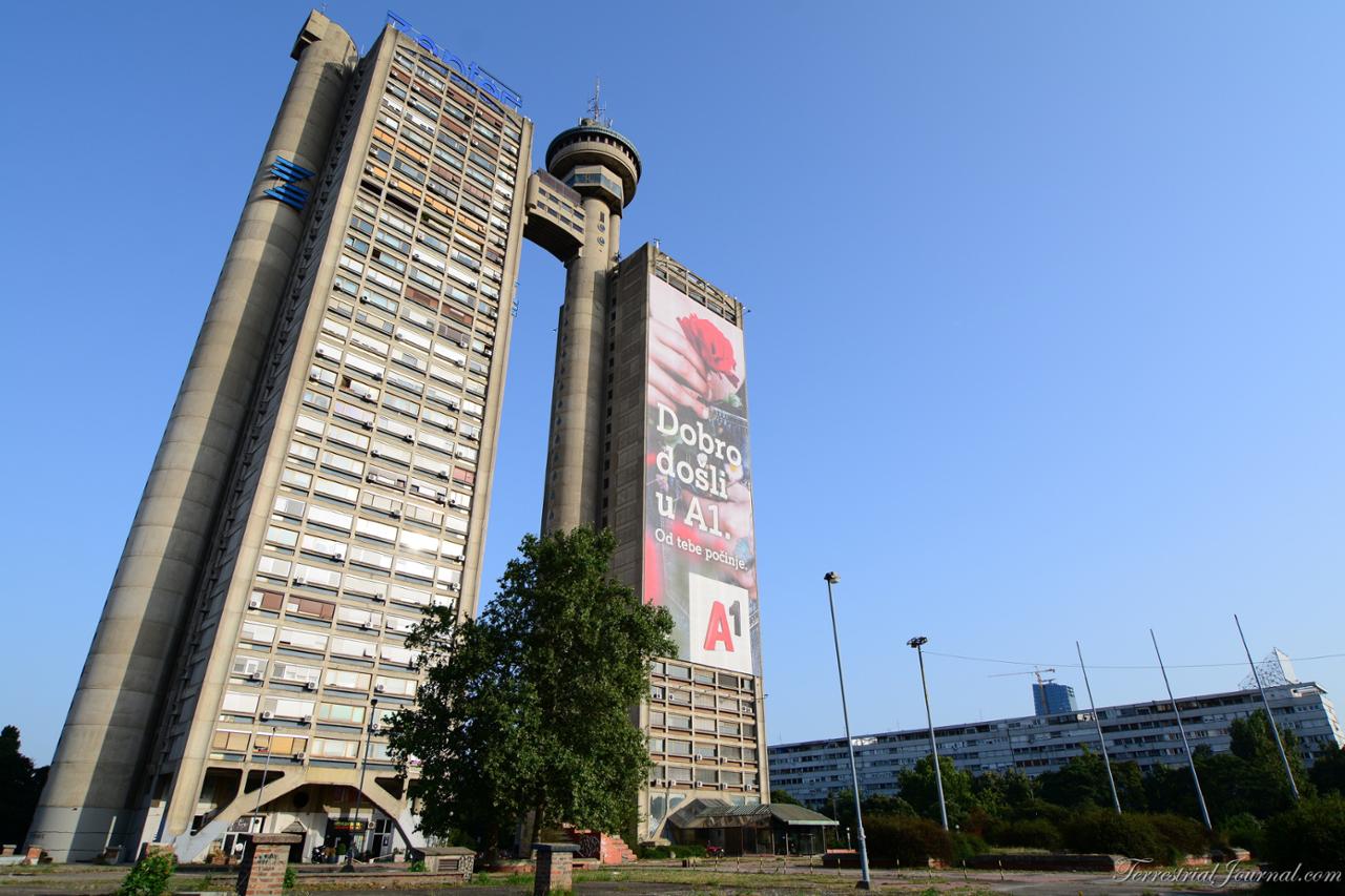 Western City Gate (Genex Tower)