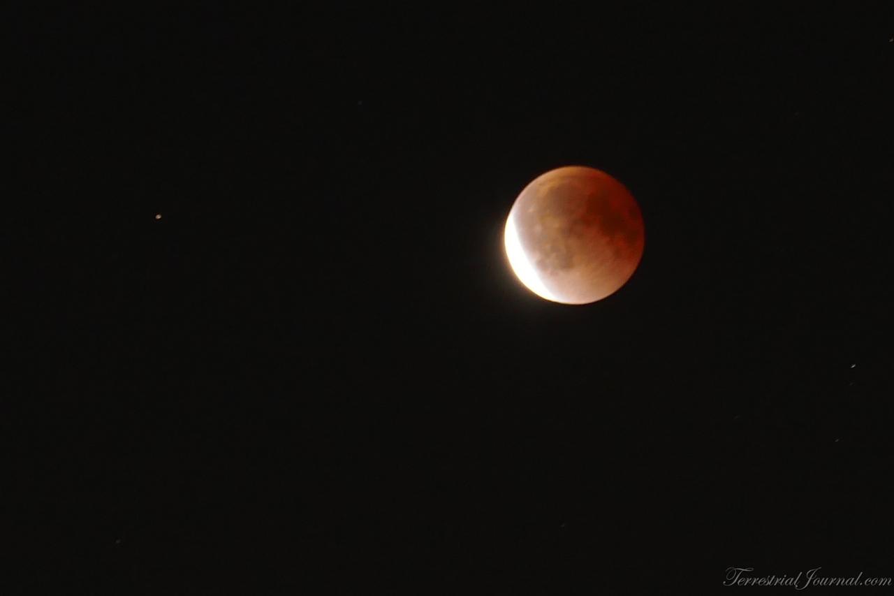 And this is the beginning of the end of the eclipse - the direct sunlight is returning to the Moon
